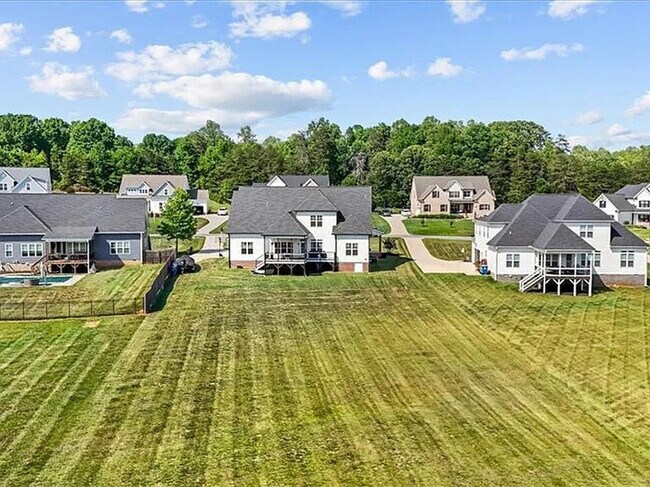Building Photo - Lease OR Lease to Own