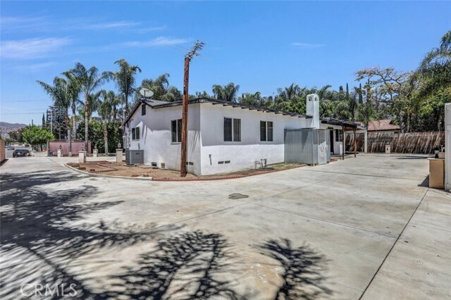 Building Photo - 13530 Beaver St