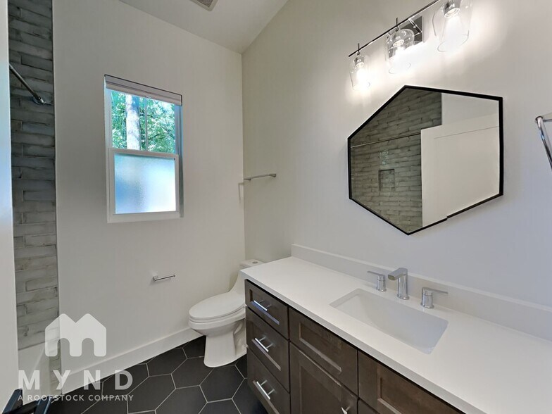 Building Photo - 5204 Huisache St