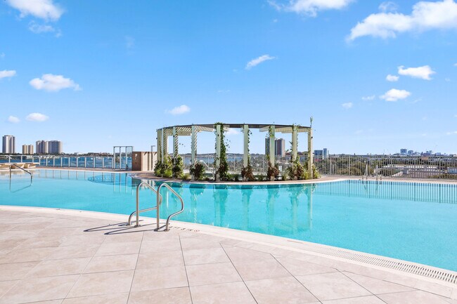 Building Photo - 220 Lake Shore Dr