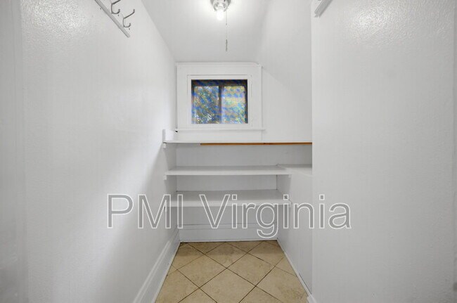 Building Photo - 1906 Montclair Ave