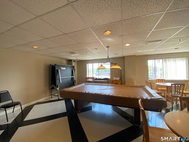 Building Photo - 111 deKoven Drive