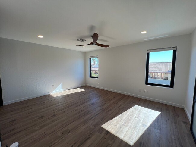 Building Photo - POOL HOME IN SHEFFIELD ESTATES!