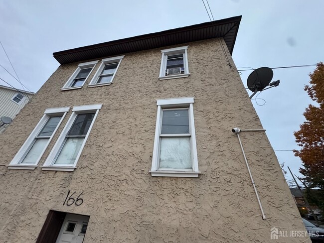 Building Photo - 166 Throop Ave