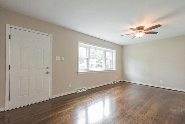 Building Photo - Spacious 4 Bedroom Home in West End Manor – Available April 10 – $2,600/mo