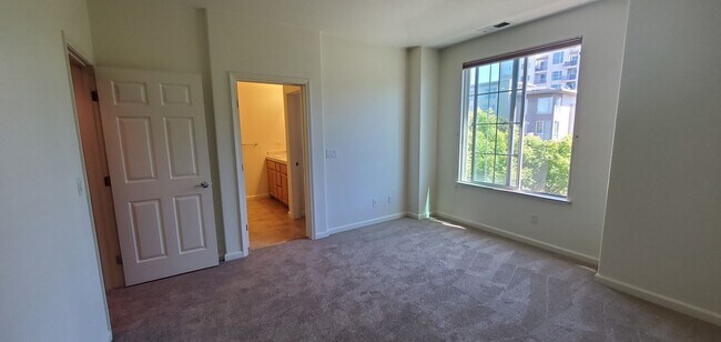 Building Photo - 571 Moreland Way
