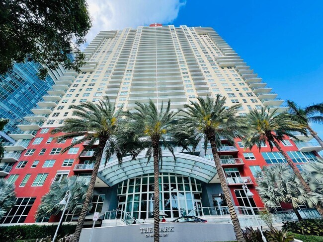 Building Photo - 1155 Brickell Bay Dr
