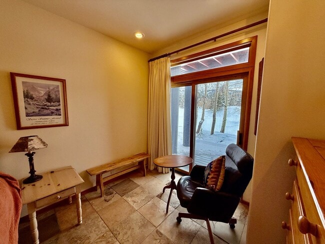 Building Photo - Snowcreek V – Stunning 4 Bed, 3 Bath Corner Unit