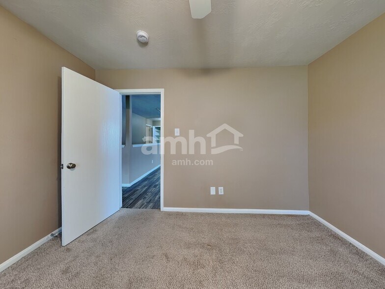 Building Photo - 6611 Dillon Dr