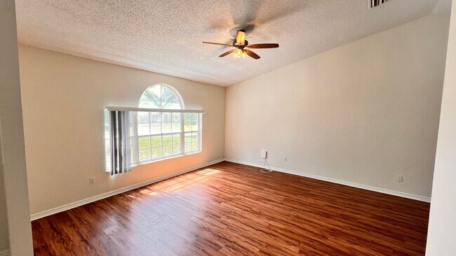 Building Photo - 23 Winding Woods Trail