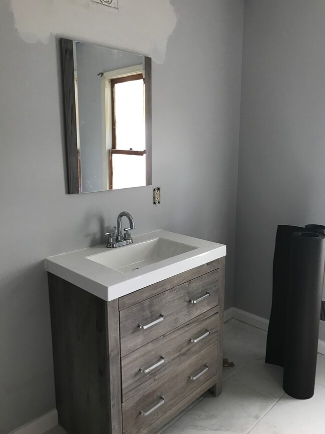 Building Photo - *GORGEOUS, completely updated single famil...