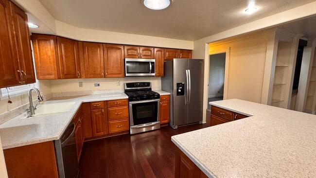 Building Photo - 3 Bedroom Rambler with Mother-In-Law Suite