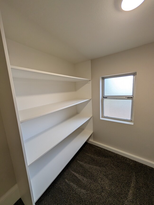 Building Photo - 6688 Estates Dr