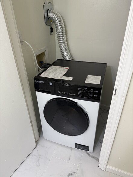 Building Photo - 735 Oakwood Rd