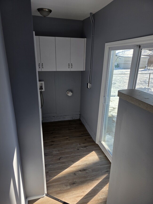 Building Photo - 24849 Midland Ave