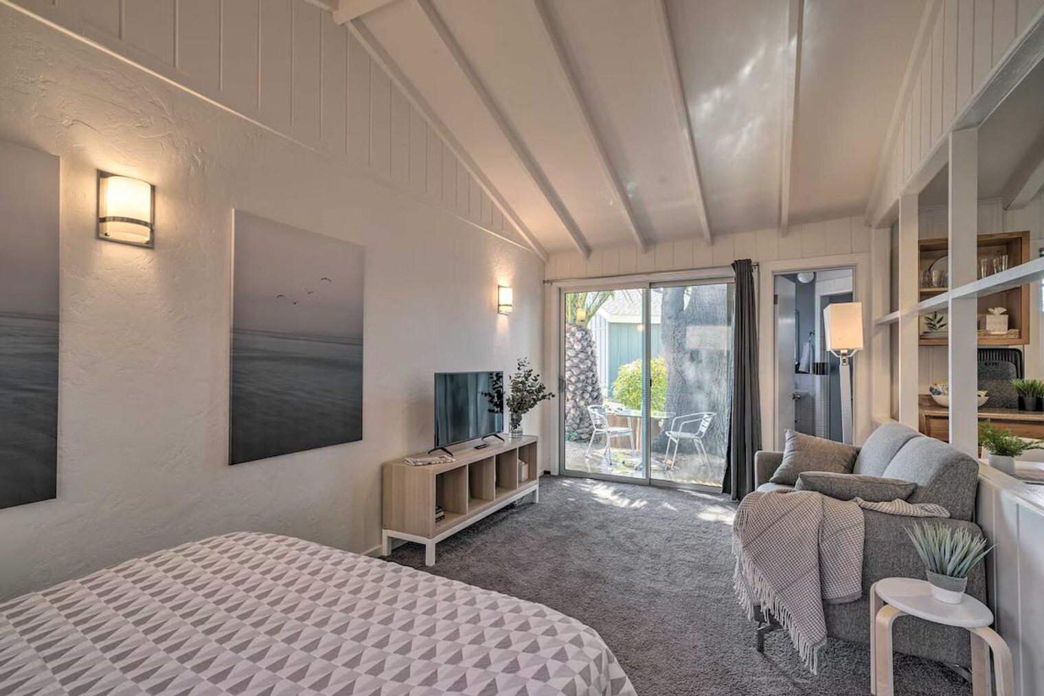 Building Photo - 2933 La Combadura Rd