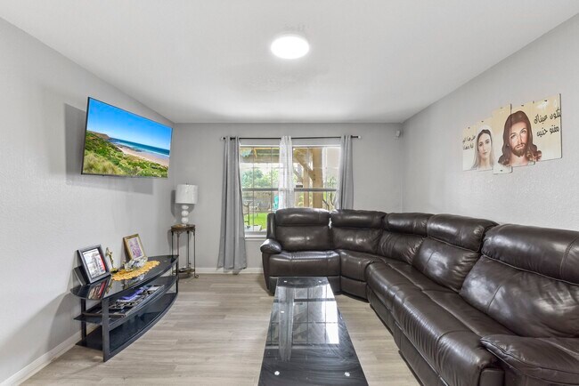 Building Photo - 1022 Americana Dr