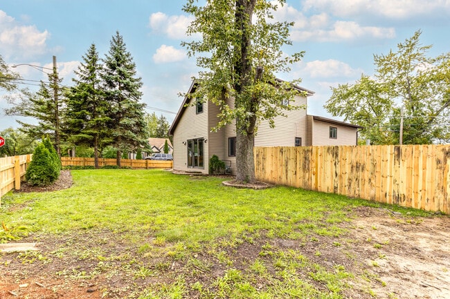 Building Photo - 400 Clifton Dr