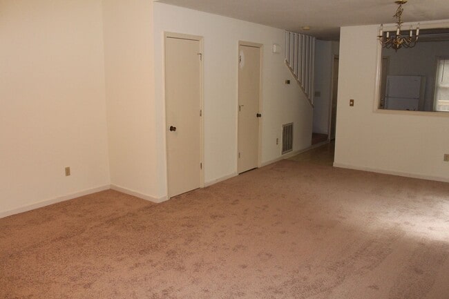 Building Photo - Bright Duplex Minutes Away from Clemson's Campus!