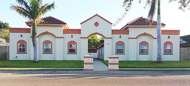 Building Photo - 1900 W Douglas St