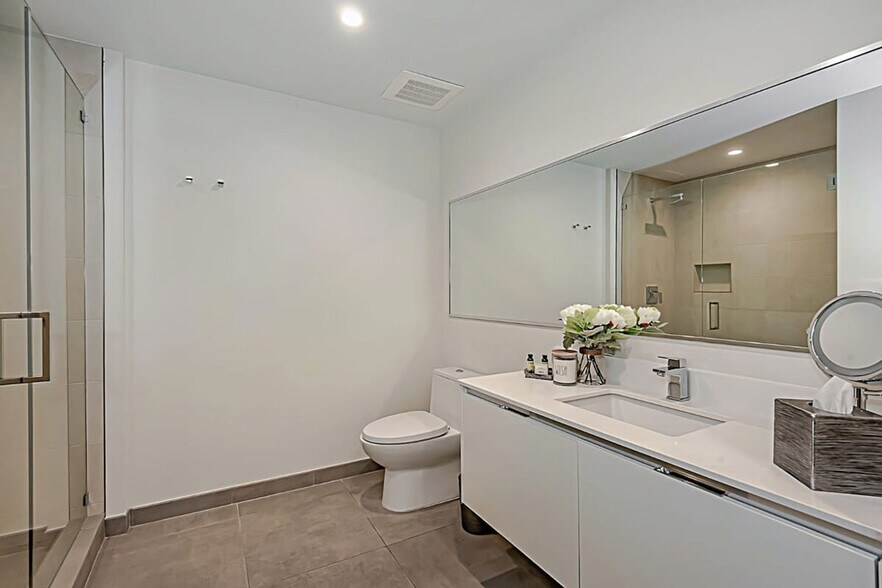 Building Photo - 777 N Ocean Dr