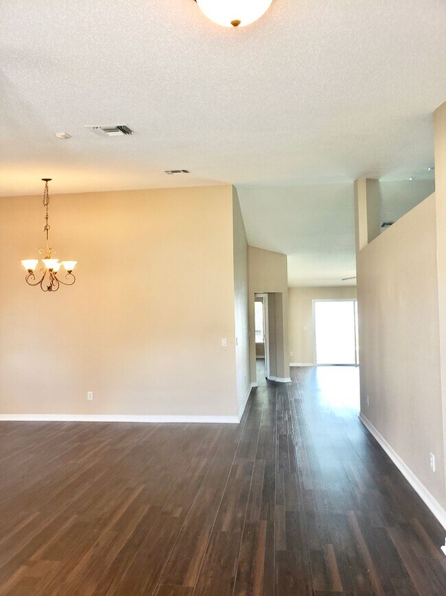 Building Photo - Beautiful home with Swimming Pool in the Hammocks. 4 bedroom 2 bath -Pool lawn service included!!!