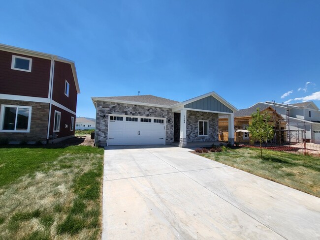 Building Photo - Brand new home in Heber City