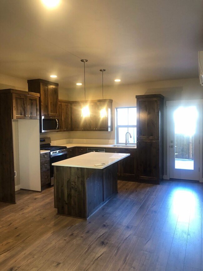 Building Photo - 20136 Reed Ln