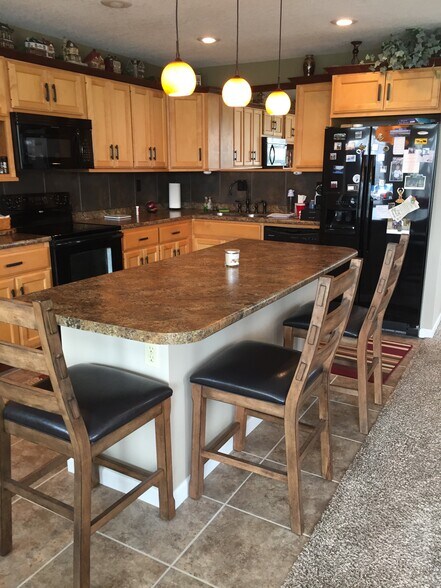 Building Photo - 208 Chestnut Ave