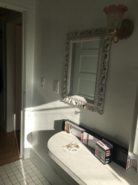 Bath/Mirror - 2240 Rose St