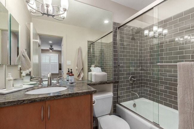Building Photo - Spacious 2 Bed, 2 Bath Woodland Park Townhome