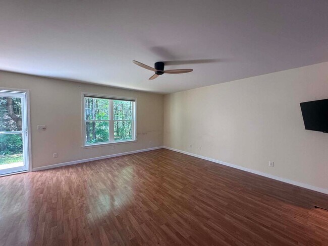 Building Photo - Brunswick Condo End Unit 2BR/1.5BA