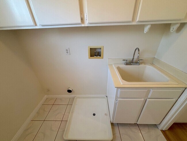 Building Photo - Very clean and upgraded 4 bedroom home in Buena Park