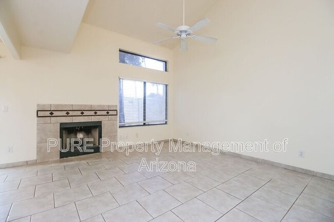 Building Photo - 1117 W Mango Dr