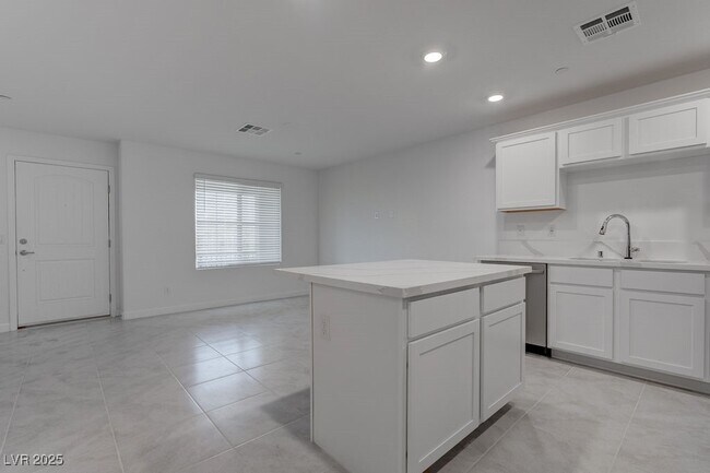 Building Photo - 931 Watford Pl
