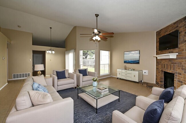 Building Photo - 13706 Winding Hill