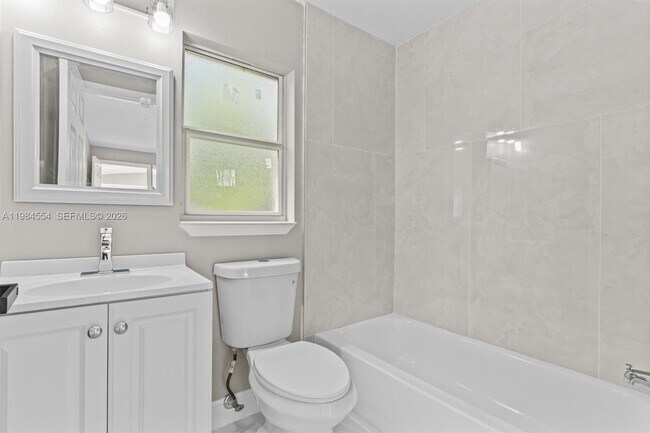 Building Photo - 1774 Glenridge St NW