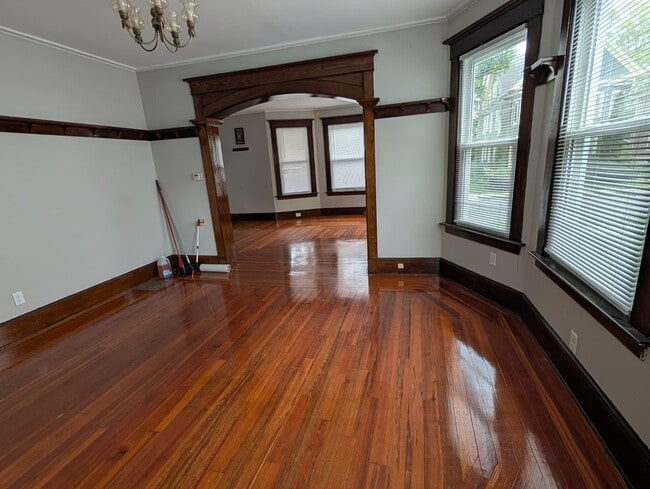 Building Photo - 126 Hobart St