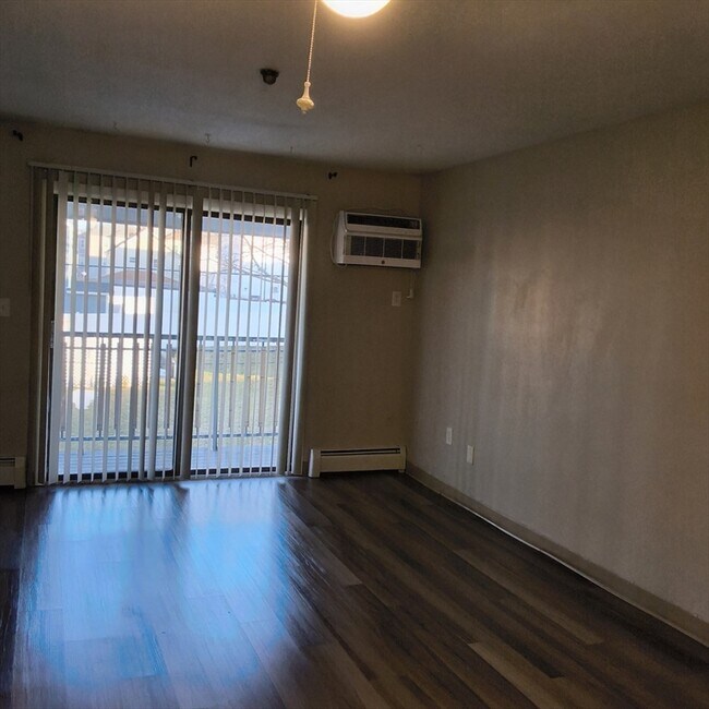 Building Photo - 180 Fulton St