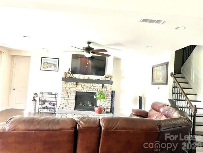 Building Photo - 10359 Paper Birch Dr