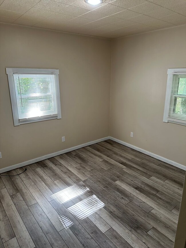 Building Photo - Remodeled 2 bedroom country home!
