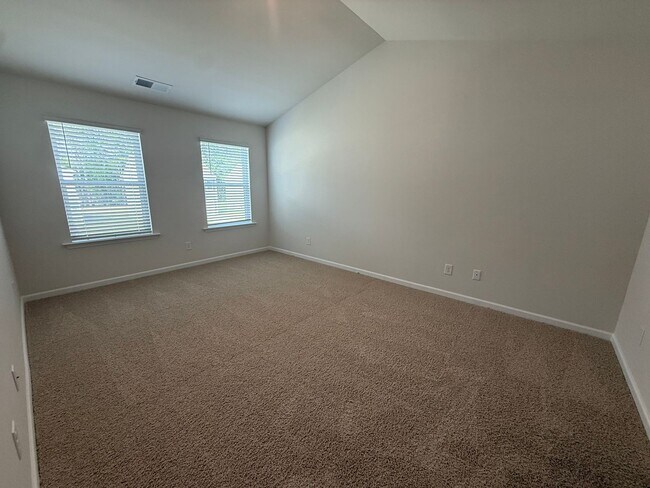 Building Photo - 3913 Falcon Ct