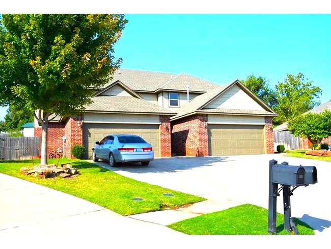 Building Photo - 13707 Oxford Dr