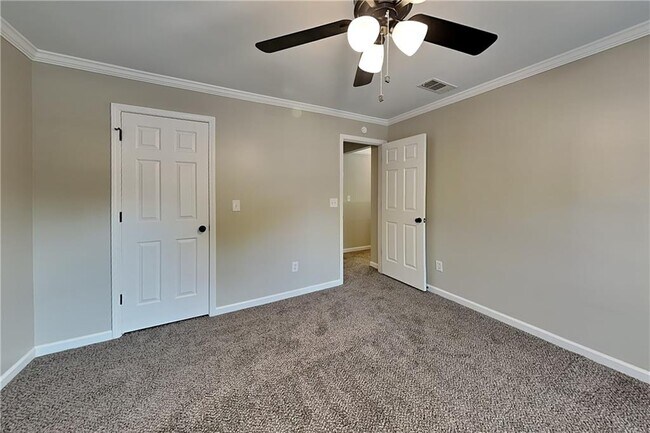 Building Photo - 6520 Ganton Dr