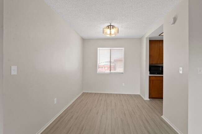 Building Photo - 16842 Hoskins Lane