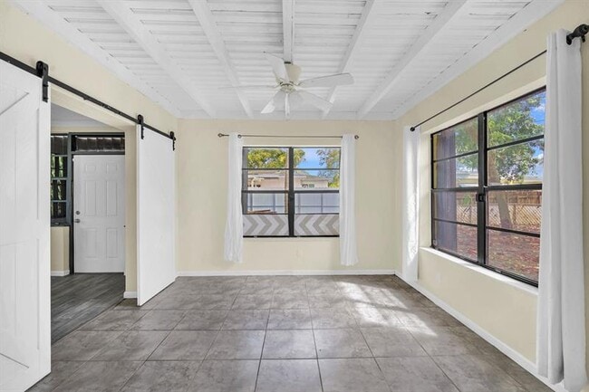 Building Photo - 2221 SW 67th Ave