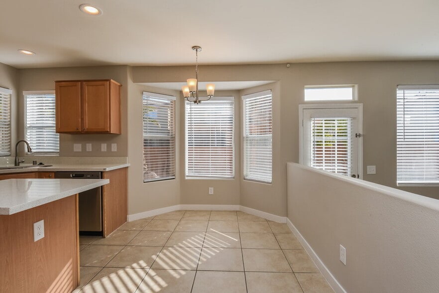 Building Photo - 3917 W Irvin Ave