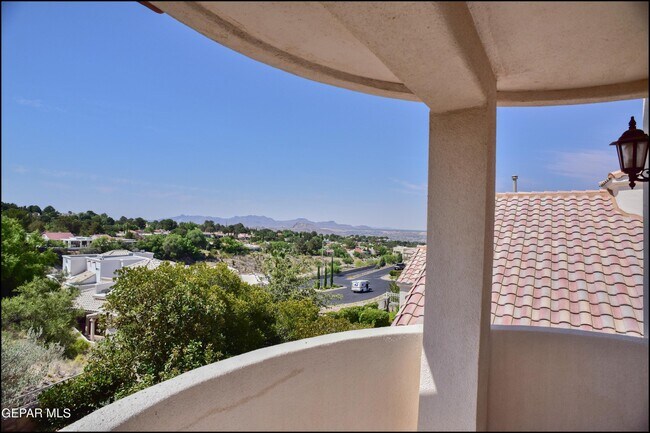 Building Photo - 1560 Via Appia St