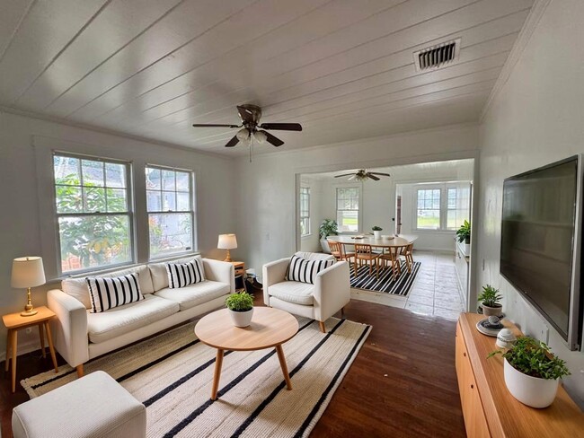 Building Photo - 200 Park Ave