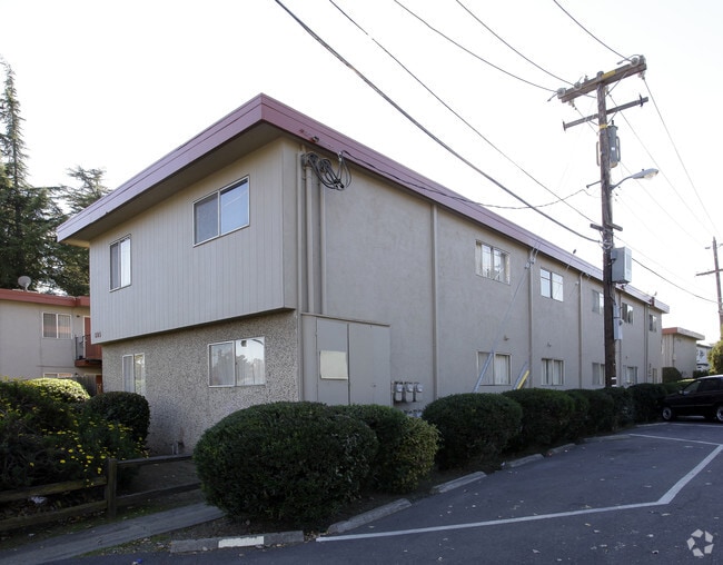 Building Photo - Valley Manor Apartments